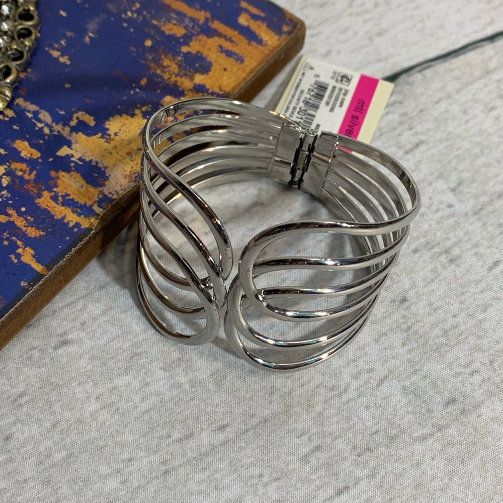 • silver loop hinge bracelet [NWT] • - Picture 2 of 7